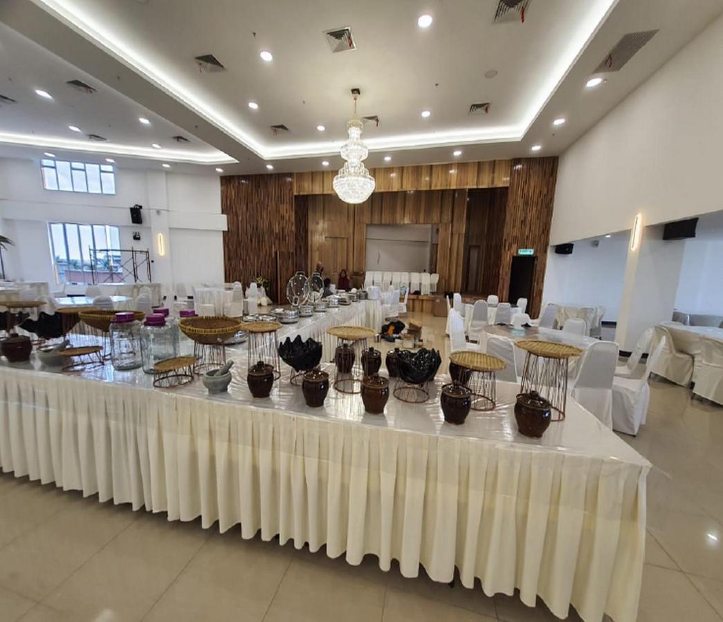 Sri Indar Hotel & Suites Parit Buntar Dış mekan fotoğraf