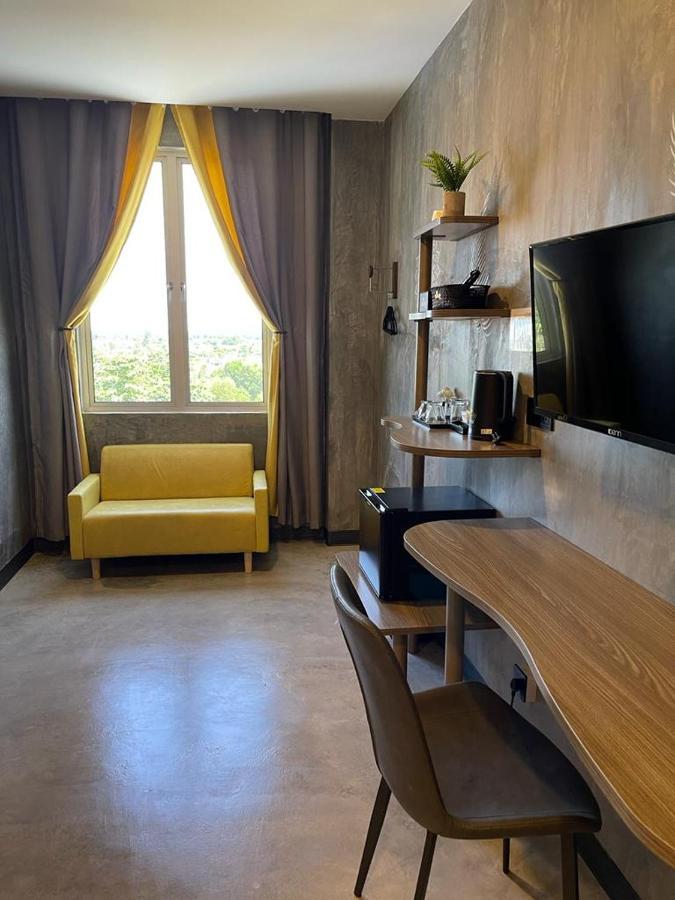 Sri Indar Hotel & Suites Parit Buntar Dış mekan fotoğraf
