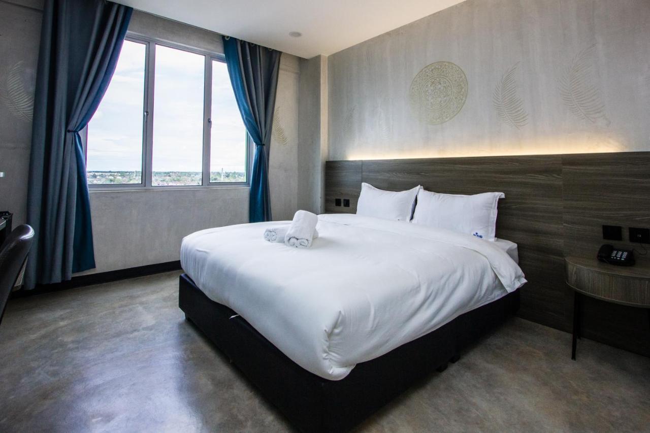 Sri Indar Hotel & Suites Parit Buntar Dış mekan fotoğraf